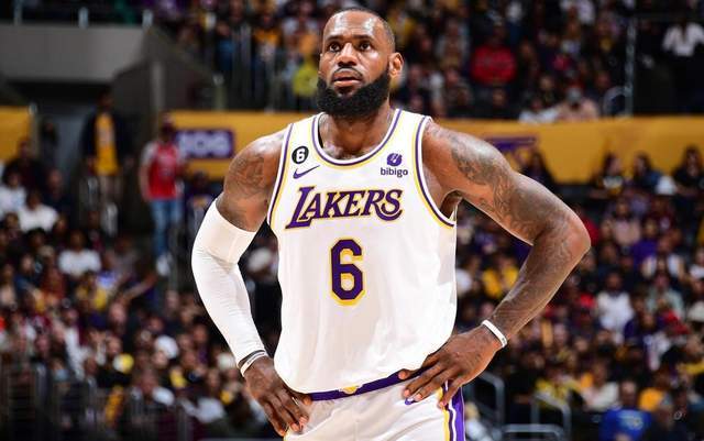 头槌助帕尔马连追两球逼平米兰，德尔普拉托当选全场最佳球员（帕尔马凭借头球连扳两球战平米兰，德尔普拉托荣膺本场最佳）