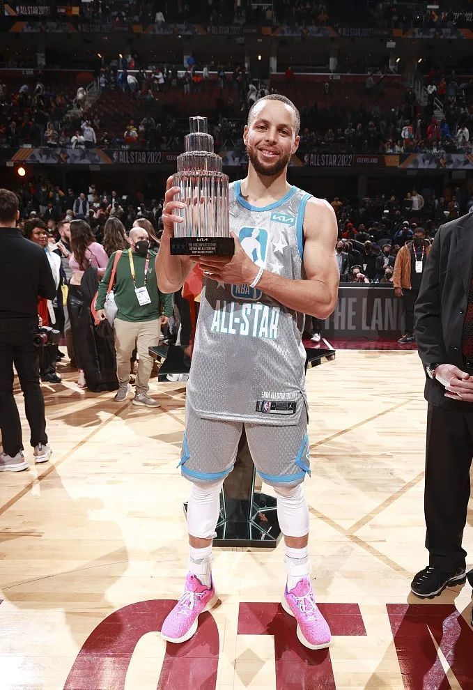 杜兰特中投命中，比赛节奏被点燃（杜兰特中距离跳投命中，比赛节奏瞬间提速）