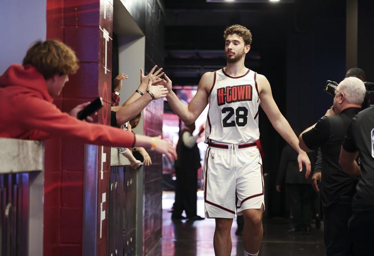 德拉富恩特谈卡瓦哈尔和亚马尔冲突：队内就像一家人一样团结（德拉富恩特：卡瓦哈尔与亚马尔虽有冲突，球队仍如家般团结）