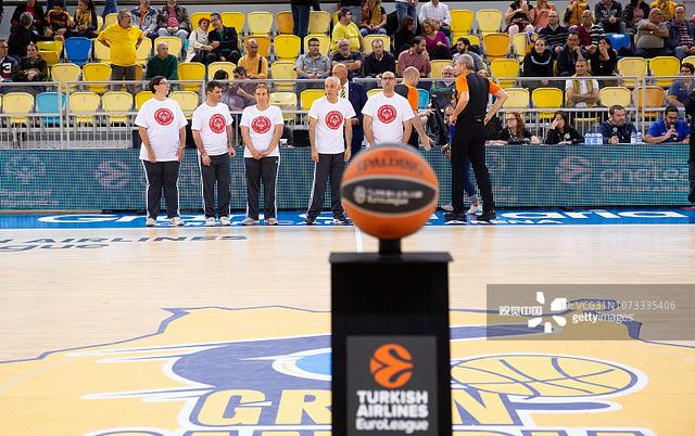 哈里·凯恩替补出场打入帽子戏法，五星拜仁轻松战胜斯图加特（哈里·凯恩替补戴帽，拜仁轻取斯图加特）