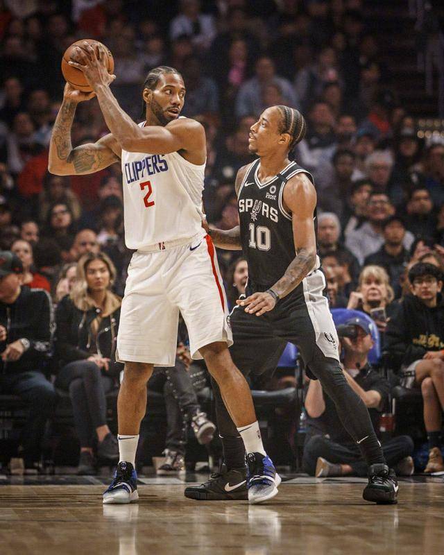 苏格兰女足队长卡思伯特与中国队比赛时头部受伤，被紧急送医（对阵中国队时头部受伤 苏格兰女足队长卡思伯特被紧急送医）