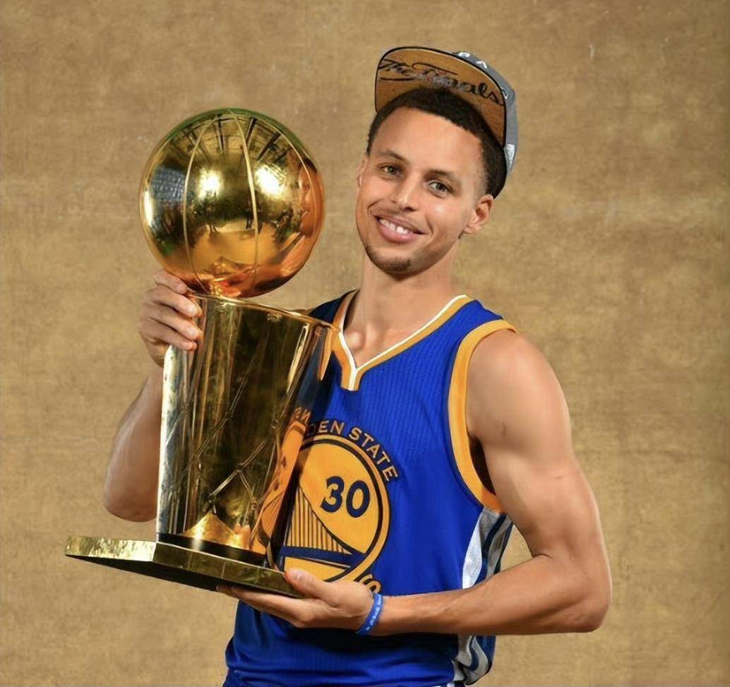 伯纳乌变装，现代化球场伯纳乌＂秒变＂橄榄球比赛场地（伯纳乌华丽变身：现代化球场一键切换橄榄球赛场）