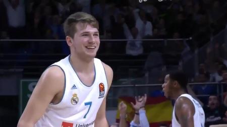 亚冠焦点：布里兰主场死磕江原FC，谁能抢占出线先机？（亚冠重头戏：布里兰主场硬碰江原FC，谁将抢得出线优势？）