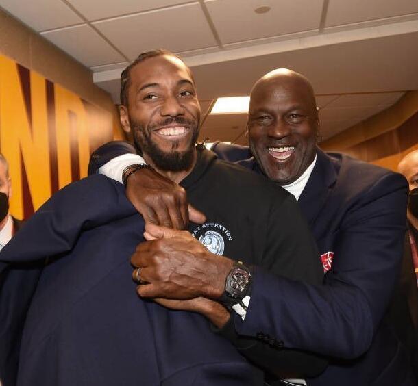 安布：邵佳一与此前的混乱划清界限，是国足非常好的主帅人选（安布：邵佳一已与过往混乱切割，堪称国足主帅的上佳人选）