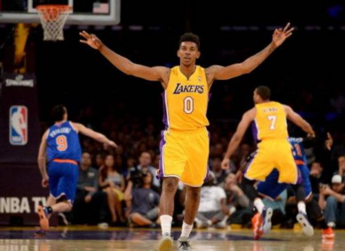 加图索：我要向球迷道歉；上半场很不错，下半场我们变得胆怯（加图索向球迷致歉：上半场表现不俗，下半场我们踢得畏缩）