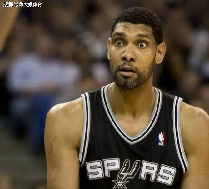 争四格局大乱，曼联3场不败，积分追平切尔西，与欧冠区只差1分（英超争四再起波澜：曼联近3战不败，积分追平切尔西，距欧冠区仅1分）