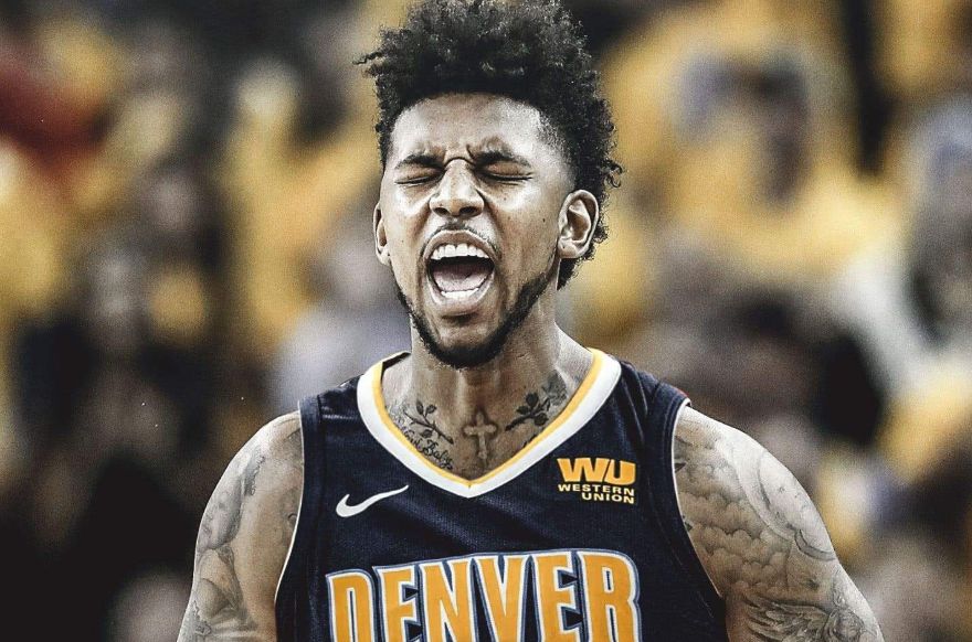 早报：皇马主场翻车，那不勒斯登意甲榜首（晨报：皇马主场失利，那不勒斯领跑意甲）